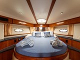 CARVER 396 Master Cabin
